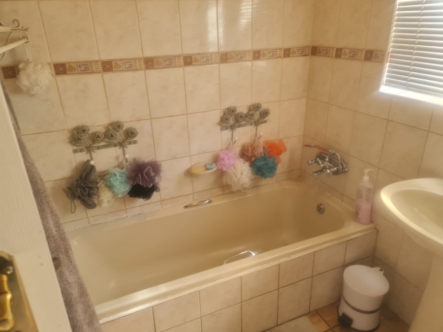4 Bedroom Property for Sale in Oos Einde North West